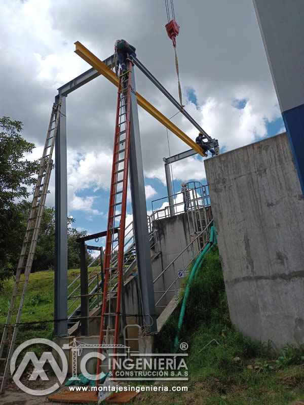 Construcción de estructura industrial metálica para puente grúa en Bogotá, Colombia. Montajes, Ingeniería y Construcción. MIC SAS.