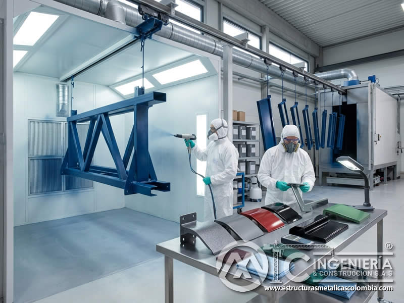 Papel de los Inhibidores de Corrosión en la Pintura en Polvo para Estructuras Metálicas en Condiciones Climáticas Extremas con pintura en polvo electrostática aplicada sobre piezas metálicas en Bogotá, Colombia. Montajes, Ingeniería y Construcción. MIC SAS.