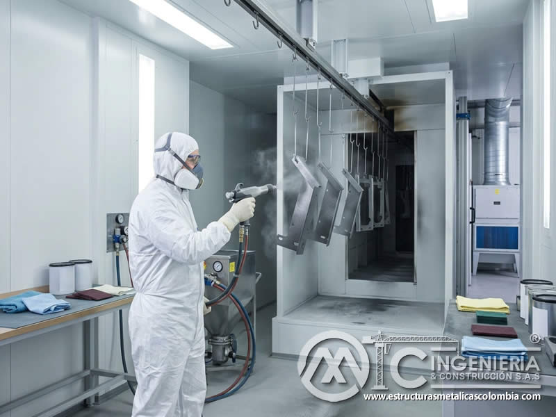 Características clave de pintura en polvo electrostática para señalización vial con superficies metálicas resistentes en Bogotá, Colombia. Montajes, Ingeniería y Construcción. MIC SAS.
