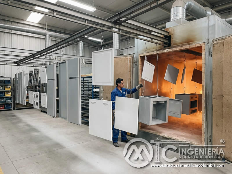 Curado en horno para paneles metálicos con recubrimiento resistente en Bogotá, Colombia. Montajes, Ingeniería y Construcción. MIC SAS.