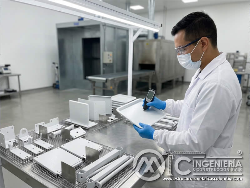 Inspección de espesor adherencia y textura en piezas medicas pintura en polvo en Bogotá, Colombia. Montajes, Ingeniería y Construcción. MIC SAS.