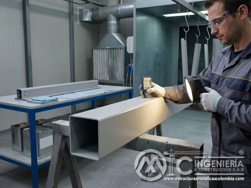 Película gruesa y uniforme de pintura en polvo como barrera contra humedad oxígeno y agentes corrosivos en metal en Bogotá, Colombia. Montajes, Ingeniería y Construcción. MIC SAS.