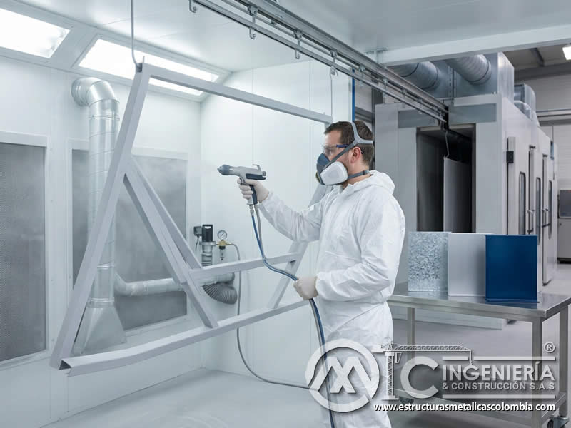 Preparacin de superficie para pintura en polvo electrostática frente a galvanizado en piezas metálicas en Bogotá, Colombia. Montajes, Ingeniería y Construcción. MIC SAS.