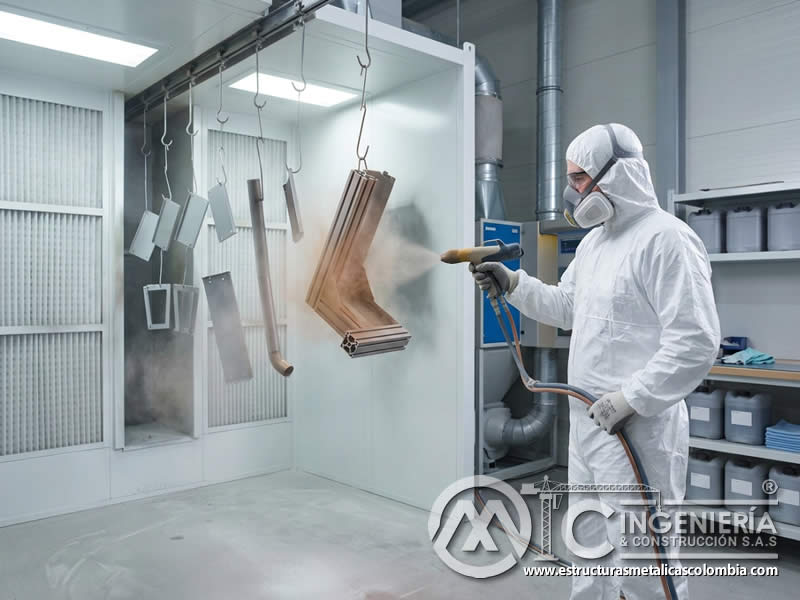 Vida til esperada de pintura en polvo frente a galvanizado para componentes metálicos expuestos a uso y ambiente en Bogotá, Colombia. Montajes, Ingeniería y Construcción. MIC SAS.