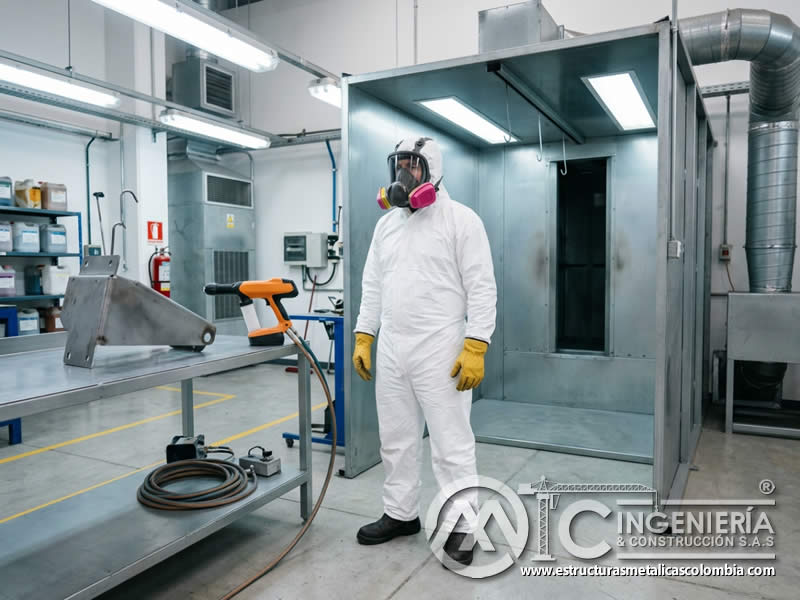 Equipo de protección personal en pintura en polvo con sandblasting en Bogotá, Colombia. Montajes, Ingeniería y Construcción. MIC SAS.