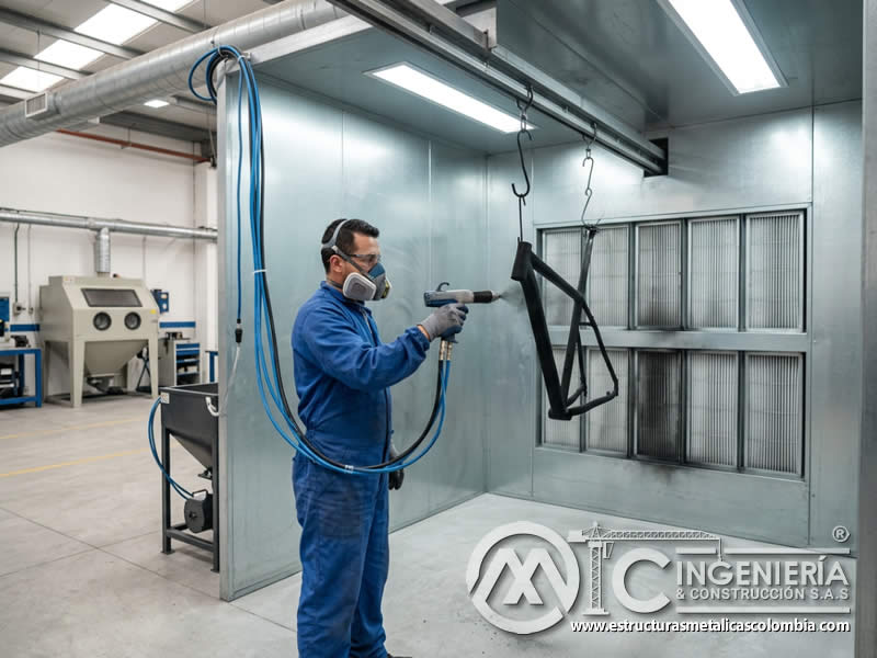 Ventilación en cabina de pintura en polvo con sandblasting en Bogotá, Colombia. Montajes, Ingeniería y Construcción. MIC SAS.