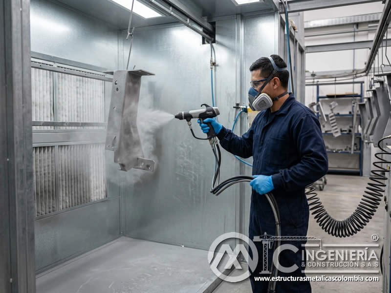 Pistola electrostática para pintura en polvo sobre metal con sandblasting en Bogotá, Colombia. Montajes, Ingeniería y Construcción. MIC SAS. Pistola electrostática para pintura en polvo sobre metal con sandblasting en Bogotá, Colombia. Montajes, Ingeniería y Construcción. MIC SAS.