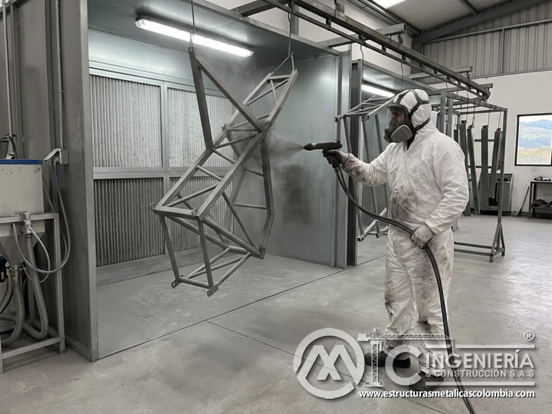 Aplicación precisa de pintura en polvo en metal con sandblasting en Bogotá, Colombia. Montajes, Ingeniería y Construcción. MIC SAS. Aplicación precisa de pintura en polvo en metal con sandblasting en Bogotá, Colombia. Montajes, Ingeniería y Construcción. MIC SAS.