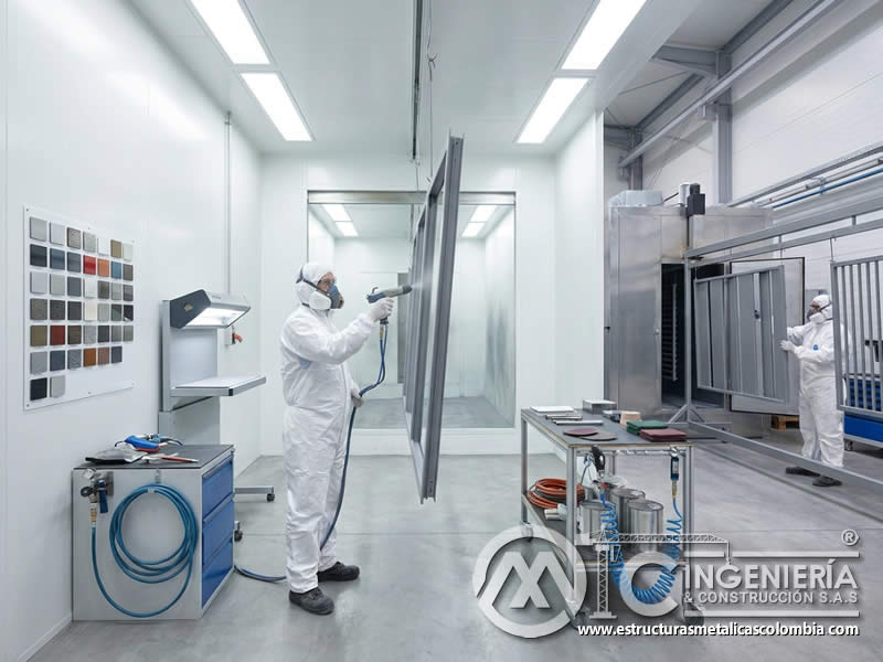 Consistencia y calidad en acabados personalizados de pintura en polvo con control técnico sobre piezas metálicas en Bogotá, Colombia. Montajes, Ingeniería y Construcción. MIC SAS.