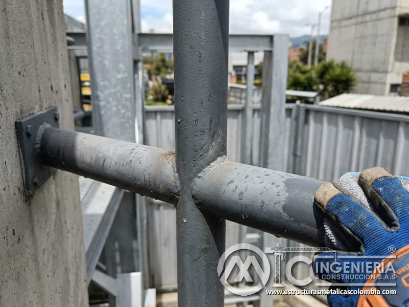 Rayos UV y lluvia pueden afectar gradualmente la apariencia de superficies metálicas pintadas sin afectar la protección ni la apariencia de la superficie en Bogotá, Colombia. Montajes, Ingeniería y Construcción. MIC SAS. Rayos UV y lluvia pueden afectar gradualmente la apariencia de superficies metálicas pintadas sin afectar la protección ni la apariencia de la superficie en Bogotá, Colombia. Montajes, Ingeniería y Construcción. MIC SAS.