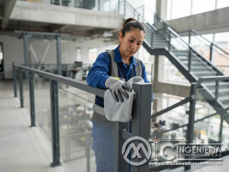 Selección de productos compatibles para limpiar estructuras, perfiles y mobiliario con pintura en polvo para proteger superficies expuestas a limpieza y manipulación en Bogotá, Colombia. Montajes, Ingeniería y Construcción. MIC SAS.