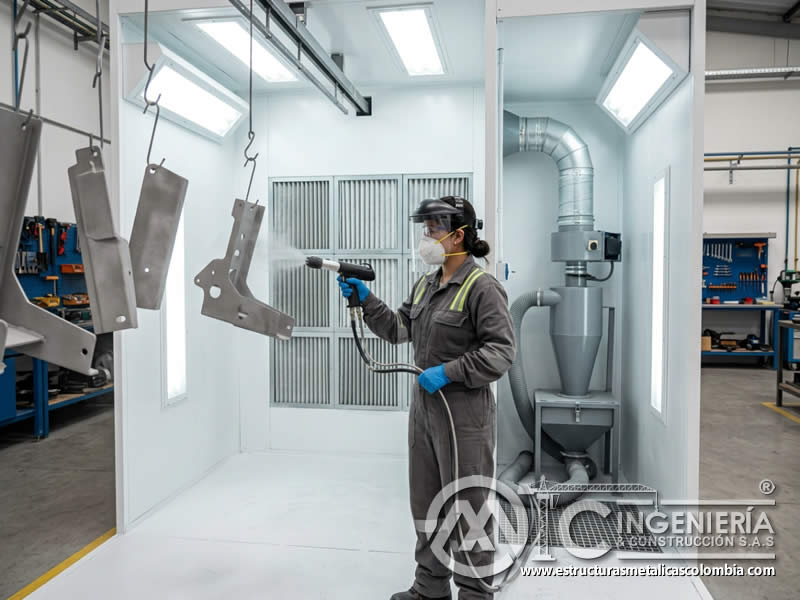 Cabina de pintura en polvo para piezas con sandblasting en Bogotá, Colombia. Montajes, Ingeniería y Construcción. MIC SAS.