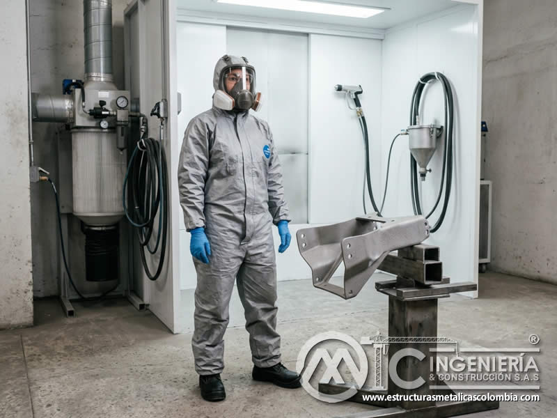 Equipo de protección personal para pintura en polvo y sandblasting en Bogotá, Colombia. Montajes, Ingeniería y Construcción. MIC SAS.