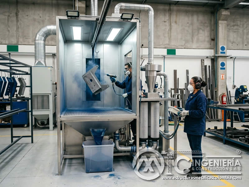 Recuperación de pintura en polvo en proceso con sandblasting en Bogotá, Colombia. Montajes, Ingeniería y Construcción. MIC SAS.