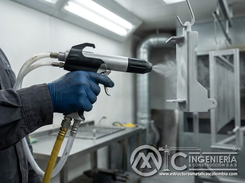 Gatillo de pistola electrostática para controlar flujo de pintura en polvo sobre metal en Bogotá, Colombia. Montajes, Ingeniería y Construcción. MIC SAS.