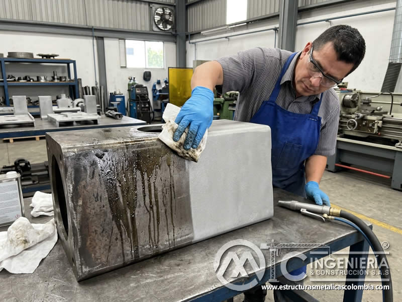 Enfriamiento de pieza pintada en polvo con sandblasting en Bogotá, Colombia. Montajes, Ingeniería y Construcción. MIC SAS.