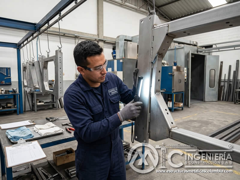 Inspección del pretratamiento de piezas metálicas antes de pintura en polvo para confirmar limpieza y adherencia en Bogotá, Colombia. Montajes, Ingeniería y Construcción. MIC SAS. Inspección del pretratamiento de piezas metálicas antes de pintura en polvo para confirmar limpieza y adherencia en Bogotá, Colombia. Montajes, Ingeniería y Construcción. MIC SAS.
