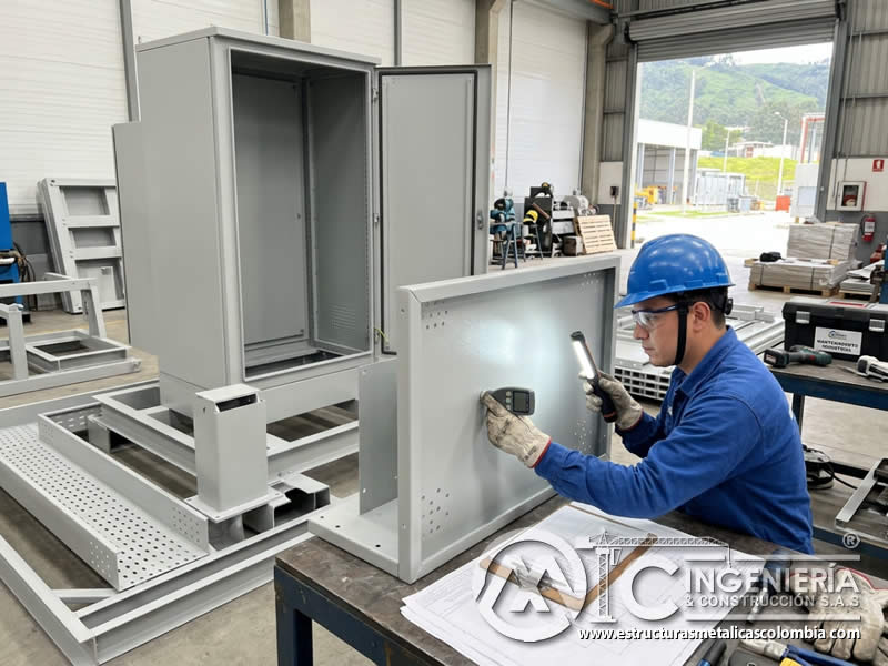 Equipos de energía con recubrimiento anticorrosivo en pintura en polvo en Bogotá, Colombia. Montajes, Ingeniería y Construcción. MIC SAS.