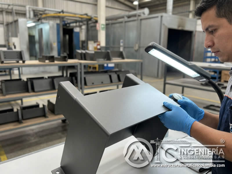 Pieza terminada con pintura en polvo y color uniforme en Bogotá, Colombia. Montajes, Ingeniería y Construcción. MIC SAS. Pieza terminada con pintura en polvo y color uniforme en Bogotá, Colombia. Montajes, Ingeniería y Construcción. MIC SAS.