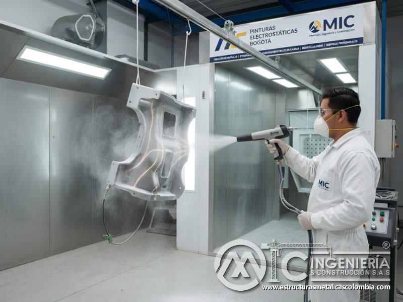 Carga electrostática en pintura en polvo para reducir dispersión de partículas en Bogotá, Colombia. Montajes, Ingeniería y Construcción. MIC SAS. Carga electrostática en pintura en polvo para reducir dispersión de partículas en Bogotá, Colombia. Montajes, Ingeniería y Construcción. MIC SAS.