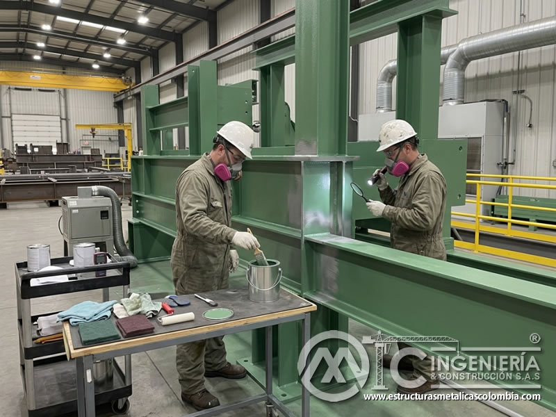 Mantenimiento de recubrimiento industrial para extender vida útil en Bogotá, Colombia. Montajes, Ingeniería y Construcción. MIC SAS.