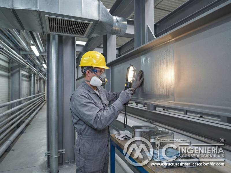 Condensación sobre metal que impacta pintura industrial en Bogotá, Colombia. Montajes, Ingeniería y Construcción. MIC SAS.