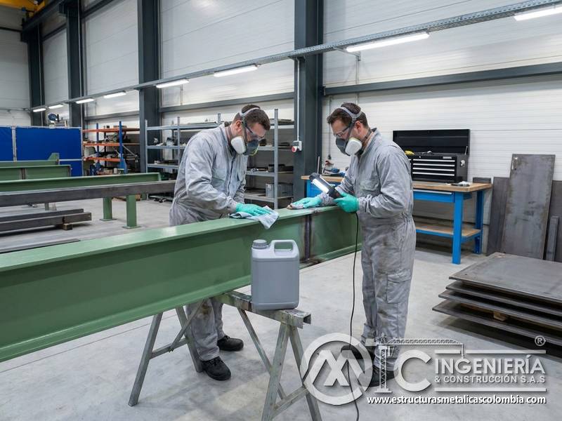 Limpieza preventiva de superficies pintadas industriales en Bogotá, Colombia. Montajes, Ingeniería y Construcción. MIC SAS.