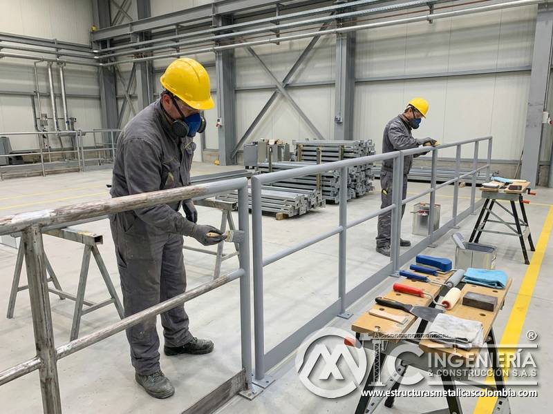 Repintado de barandas industriales en Bogotá, Colombia. Montajes, Ingeniería y Construcción. MIC SAS.