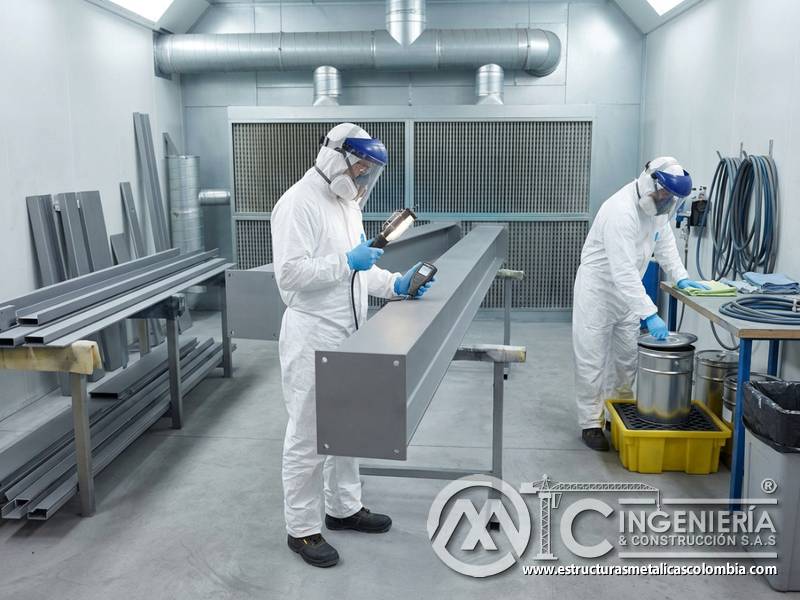 EPP completo y control de exposición para trabajadores en pintura industrial en Bogotá, Colombia. Montajes, Ingeniería y Construcción. MIC SAS.
