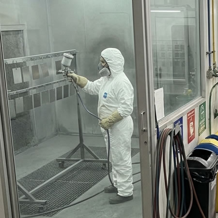 Ensayos de adherencia, corrosión, envejecimiento y resistencia química del recubrimiento en Bogotá, Colombia. Montajes, Ingeniería y Construcción. MIC SAS.