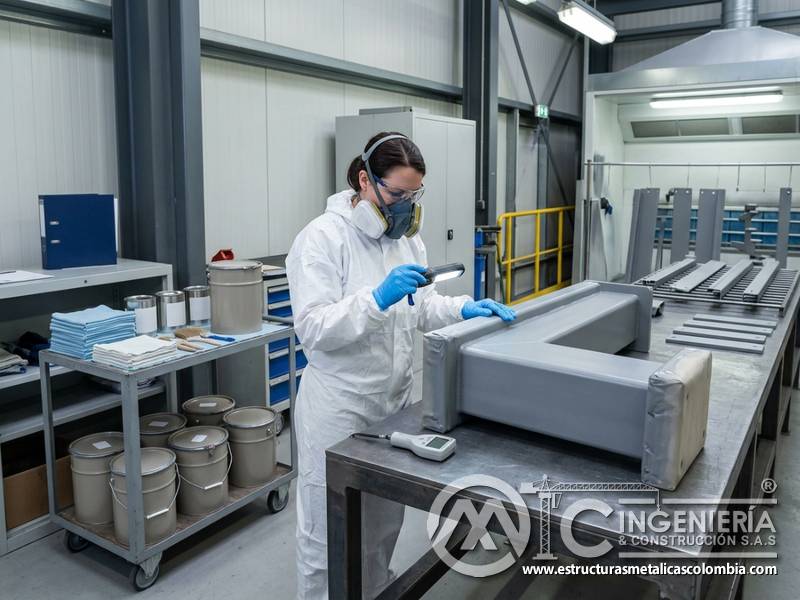 Hojas de seguridad y control de productos en aplicación segura de pintura industrial sobre metal en Bogotá, Colombia. Montajes, Ingeniería y Construcción. MIC SAS.