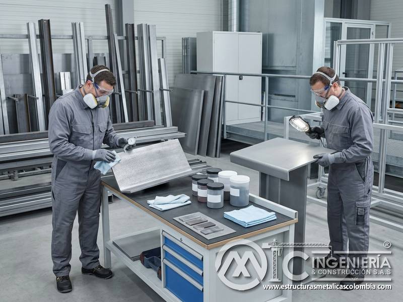 Preparación abrasiva y superficie limpia para protección metálica con recubrimientos industriales en Bogotá, Colombia. Montajes, Ingeniería y Construcción. MIC SAS.