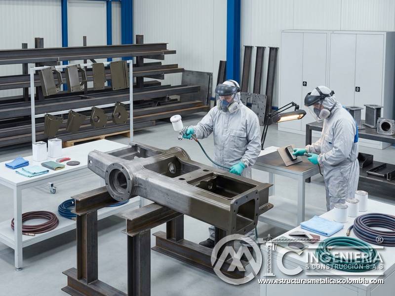 Preparación segura, aplicación medida y acabado listo para uso en recubrimiento anticorrosivo industrial en Bogotá, Colombia. Montajes, Ingeniería y Construcción. MIC SAS.