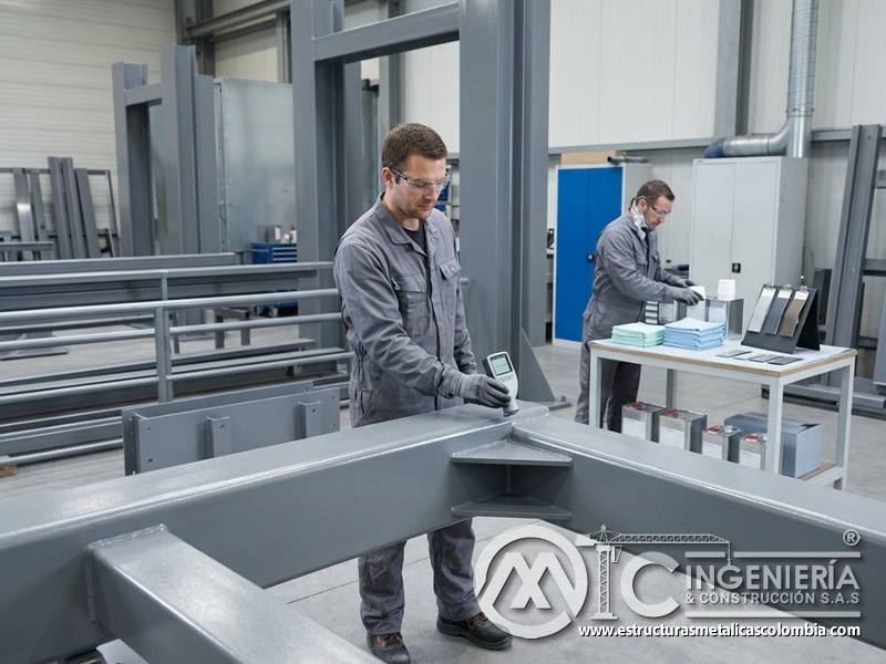 Cumplimiento operativo y control de calidad en aplicación de pintura industrial para protección durable del metal en Bogotá, Colombia. Montajes, Ingeniería y Construcción. MIC SAS.