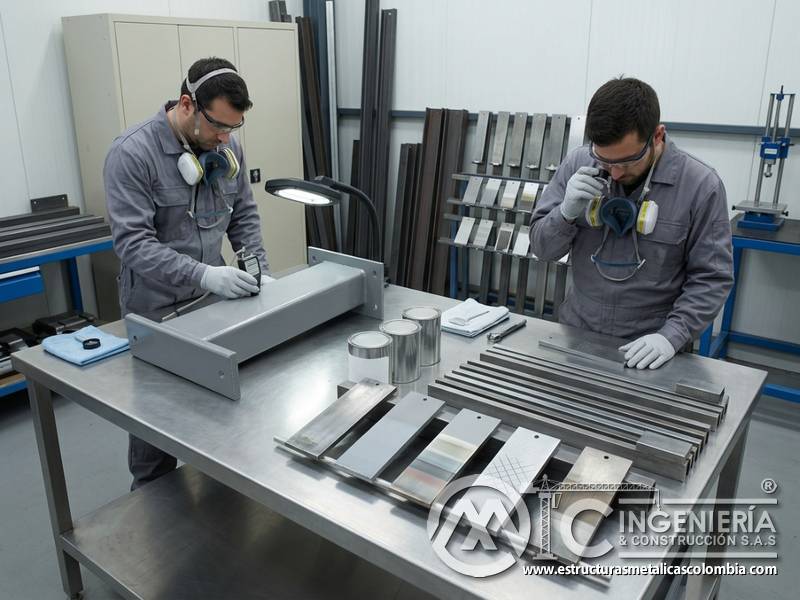 Ensayos comparativos, control de capas y superficies metálicas verificadas con pintura industrial en Bogotá, Colombia. Montajes, Ingeniería y Construcción. MIC SAS.
