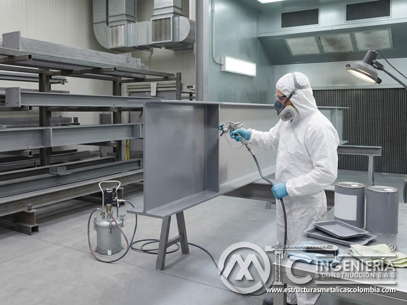 Imprimaciones en pintura industrial como base durable sobre superficie preparada en Bogotá, Colombia. Montajes, Ingeniería y Construcción. MIC SAS.