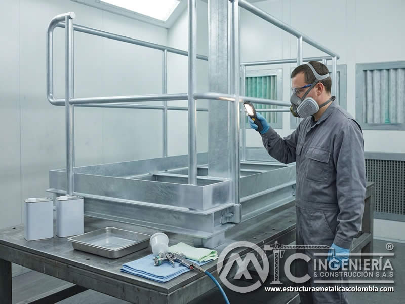 Imprimación promotora de adherencia sobre metal preparado en Bogotá, Colombia. Montajes, Ingeniería y Construcción. MIC SAS.