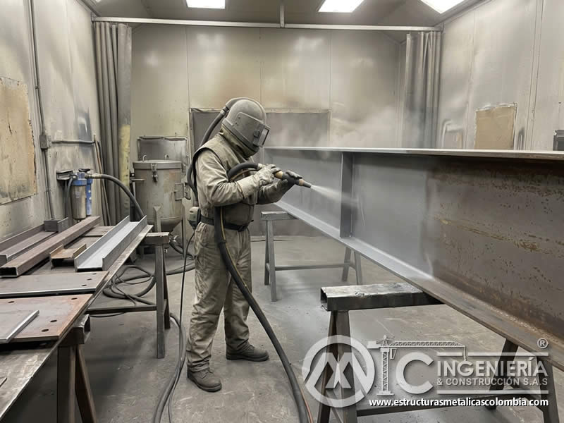 Chorro de arena para preparación de superficies metálicas industriales en Bogotá, Colombia. Montajes, Ingeniería y Construcción. MIC SAS.