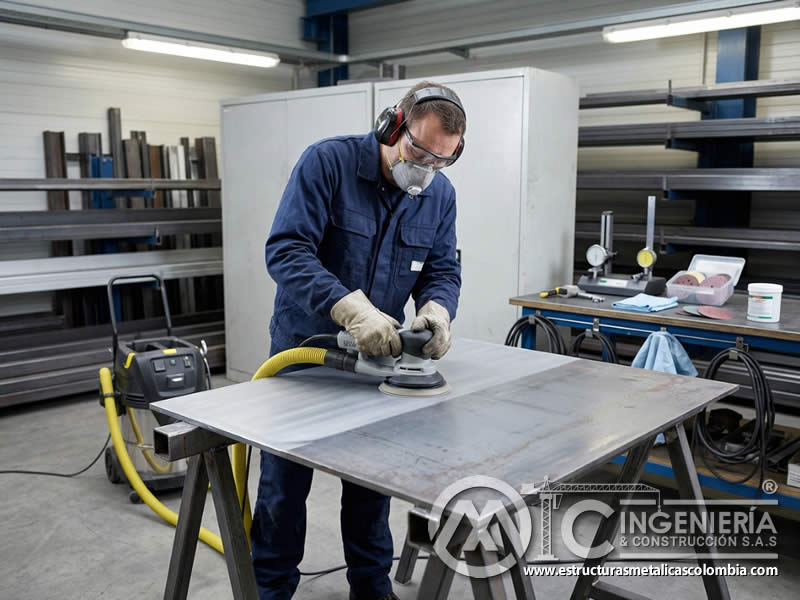 Lijadoras eléctricas para preparación de metal antes de pintura en Bogotá, Colombia. Montajes, Ingeniería y Construcción. MIC SAS.
