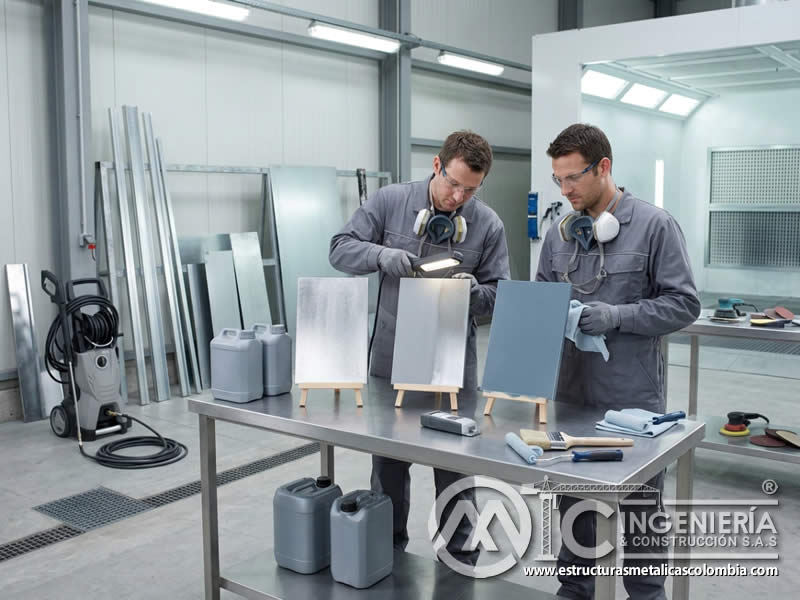 Compatibilidad entre imprimante, pintura industrial y superficie metálica preparada en Bogotá, Colombia. Montajes, Ingeniería y Construcción. MIC SAS.