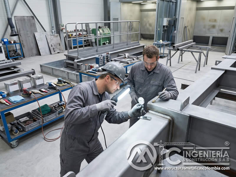 Inspección visual y técnica de superficie metálica previa al proceso de pintura industrial en Bogotá, Colombia. Montajes, Ingeniería y Construcción. MIC SAS.
