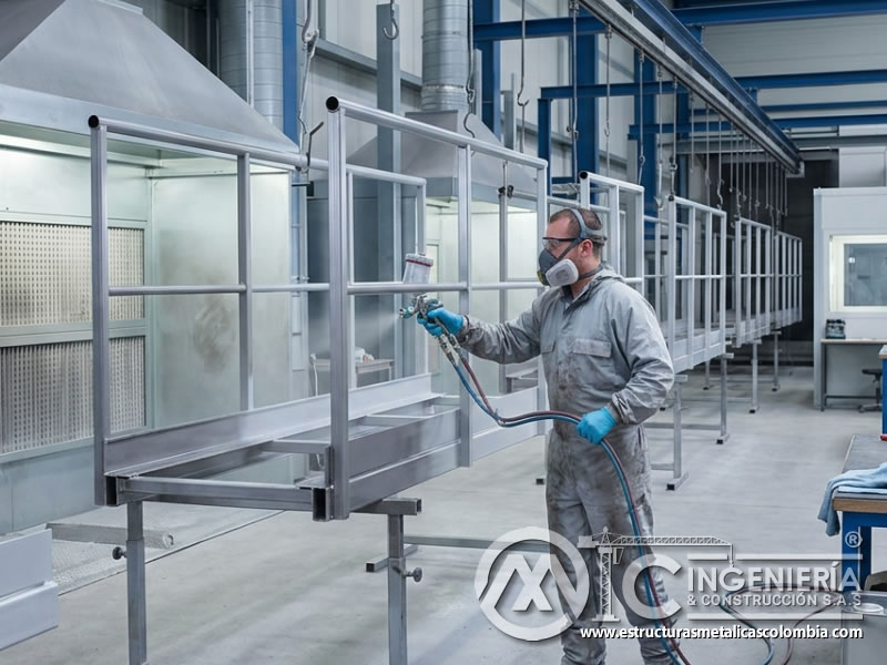 Pulverización de pintura industrial en estructura metálica modular en Bogotá, Colombia. Montajes, Ingeniería y Construcción. MIC SAS.