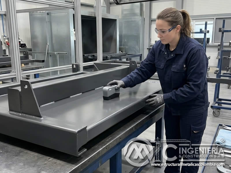 Inspección de brillo y uniformidad de pintura industrial en Bogotá, Colombia. Montajes, Ingeniería y Construcción. MIC SAS.