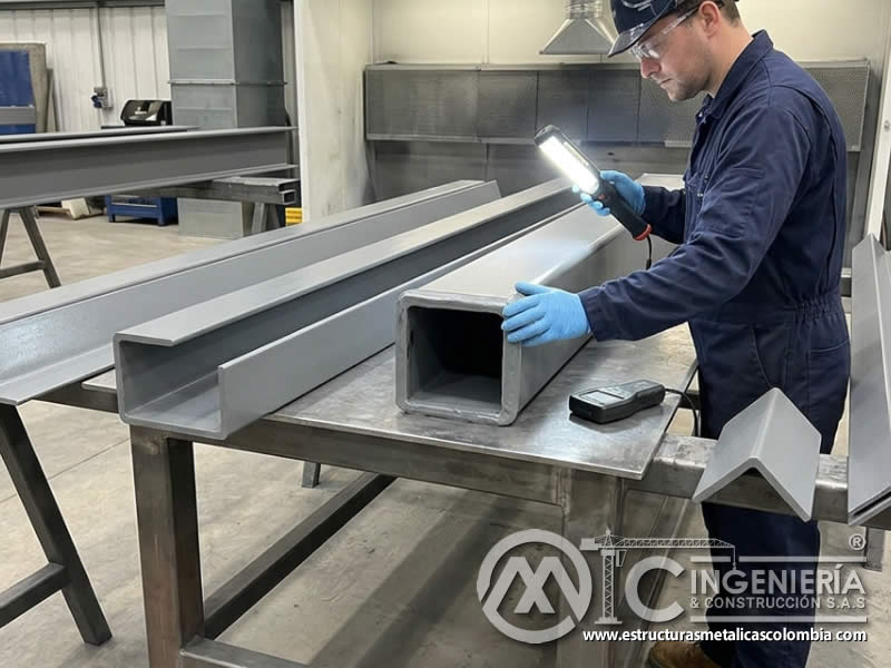 Revisión de cobertura en perfiles metálicos pintados en Bogotá, Colombia. Montajes, Ingeniería y Construcción. MIC SAS.