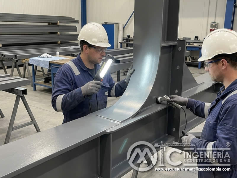 Verificación de continuidad de película de pintura industrial en Bogotá, Colombia. Montajes, Ingeniería y Construcción. MIC SAS.
