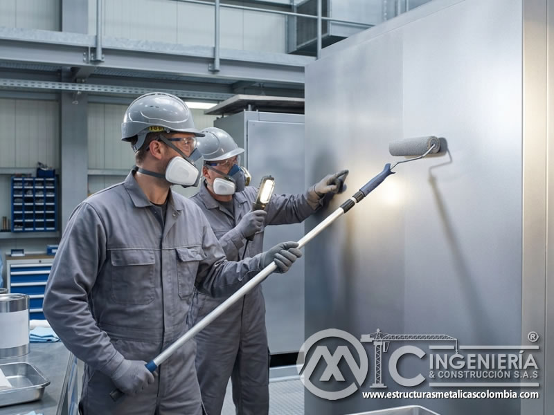 Rodillo para acabados lisos en pintura industrial metálica en Bogotá, Colombia. Montajes, Ingeniería y Construcción. MIC SAS.