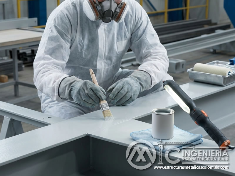 Brocha de precisión para retoques de pintura industrial en Bogotá, Colombia. Montajes, Ingeniería y Construcción. MIC SAS.