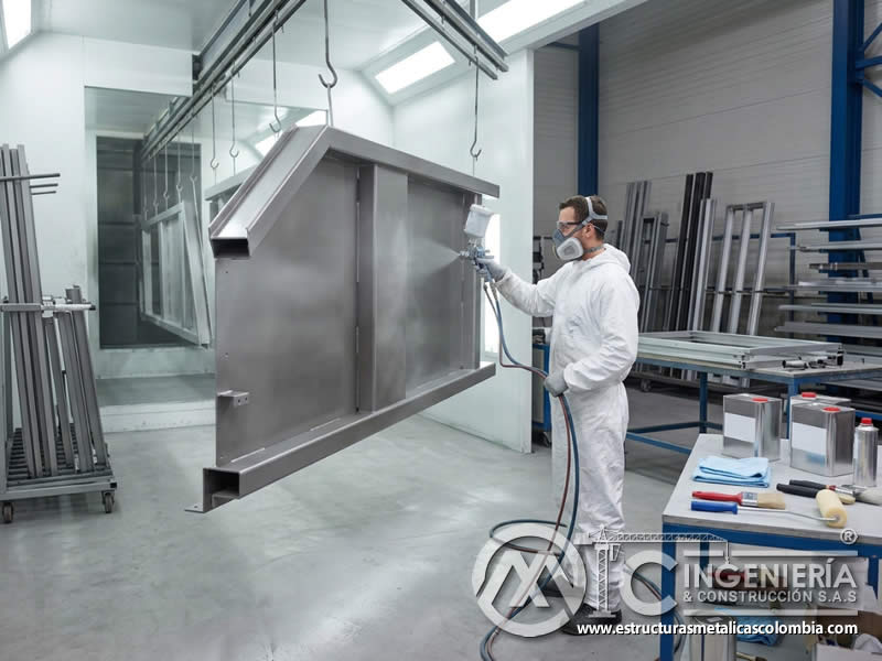 Aplicación de pintura industrial por pulverización para lograr cobertura uniforme en estructuras, equipos y superficies metálicas en Bogotá, Colombia. Montajes, Ingeniería y Construcción. MIC SAS.