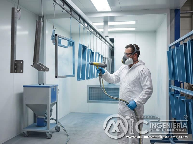 Recubrimiento en polvo industrial para protección y estética de superficies metálicas mediante aplicación electrostática y curado en Bogotá, Colombia. Montajes, Ingeniería y Construcción. MIC SAS.