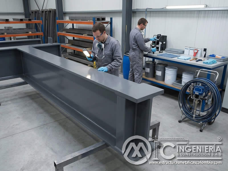 Barrera química de pintura industrial que impide penetración de sustancias agresivas y protege el sustrato mediante película continua en Bogotá, Colombia. Montajes, Ingeniería y Construcción. MIC SAS.